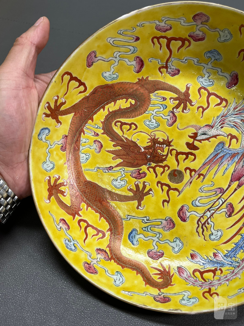 清光绪 黄地粉彩龙凤呈祥纹盘（一对） - 图6